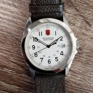 Victorinox Swiss Army Mens 24654 Infantry off Wht